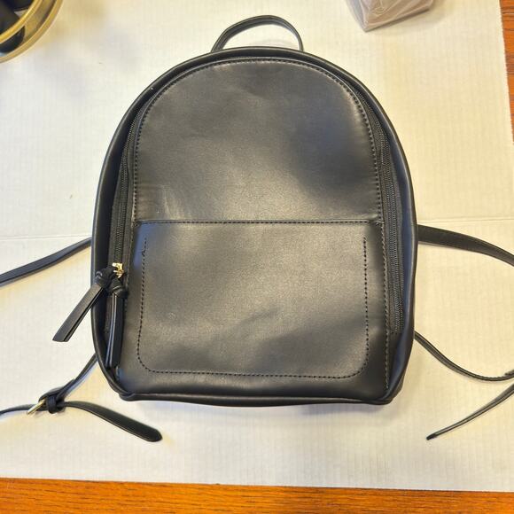 (***) Black Gap Backpack - Picture 1 of 4